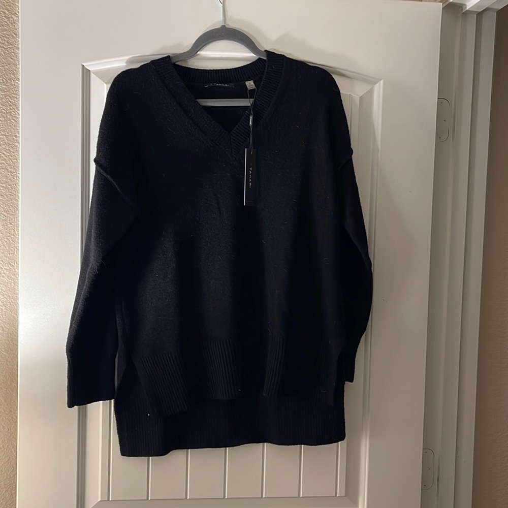 tabard women’s v neck sweater medium black